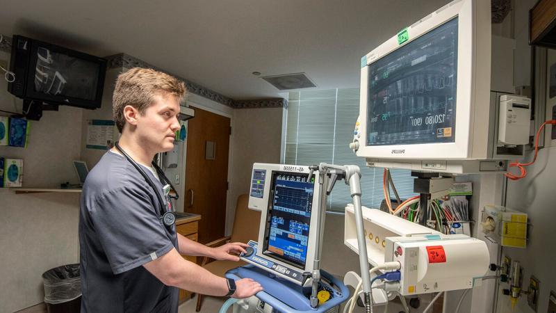 CoARC Recognizes University of Mary's/CHI St. 科健康’s Respiratory Therapy (MS) program with The President’s Award for Excellence in Credentialing Success